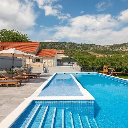 Ferienhaus Mit Privatpool Fur 8 Personen Ca 160 Qm In Sibenik, Dalmatien Norddalmatien Holiday home